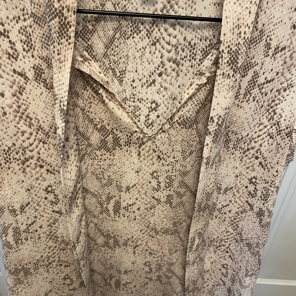 Loft Snakeskin Print Animal Print Top SS M - Picture 3 of 8